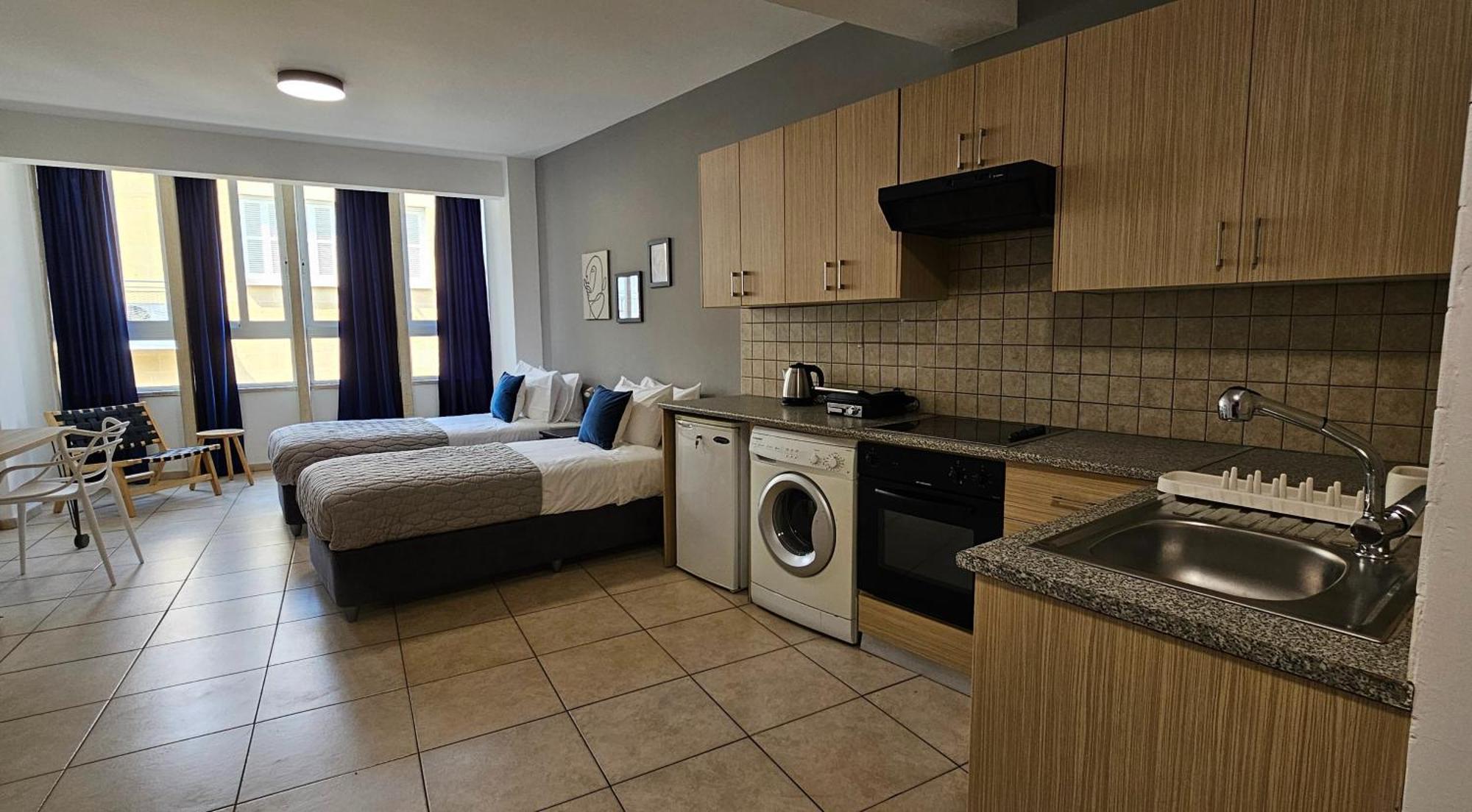 Phaedrus Living Hoopoe Residencies 105 * Nicosia